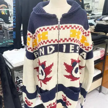 (74) 팬디에스타 단풍 패턴 가디건 아이보리