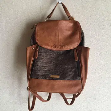 브라운 플랩 백팩