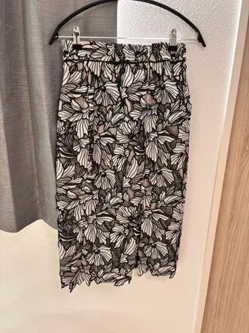 아푸와이저 리셰 레이스 스커트