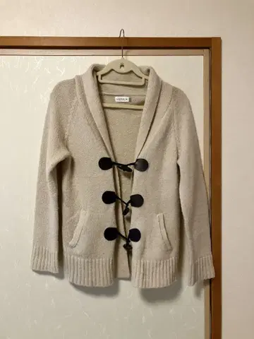 베이지 긴팔 가디건 프론트 버튼