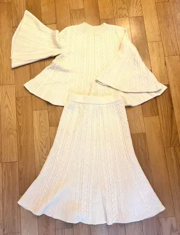 ADORE 아이보리 니트 셋업