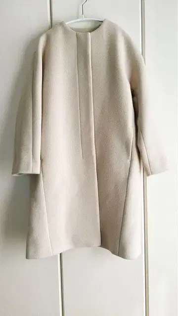 베이지 버튼 롱 코트