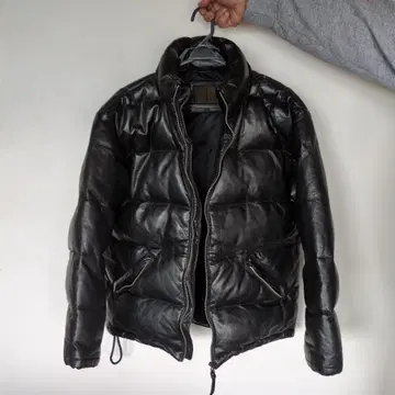 DOG FIGHT 블랙 다운 자켓