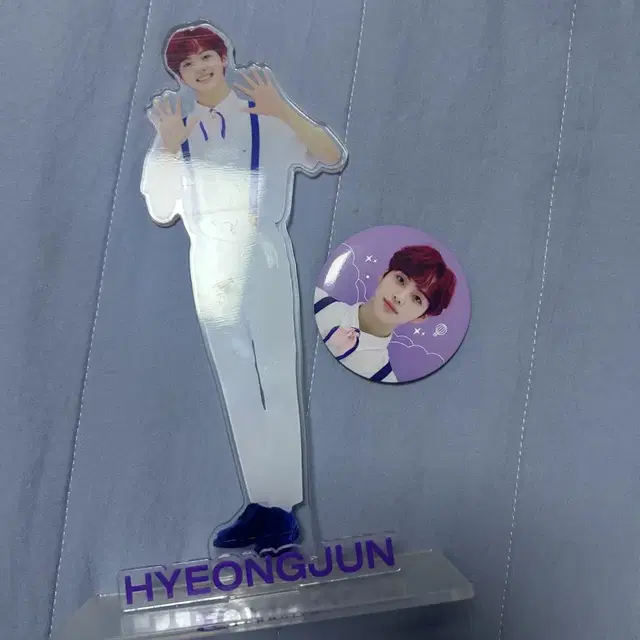형준 아크릴 스탠드 + 뱃지