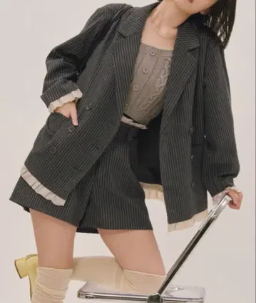 프릴 레이어드 디자인 자켓 loin nuit