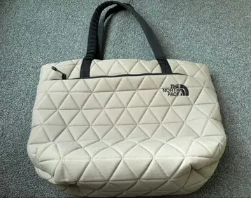 THE NORTH FACE 퀼팅 토트백 카키 베이지 계열