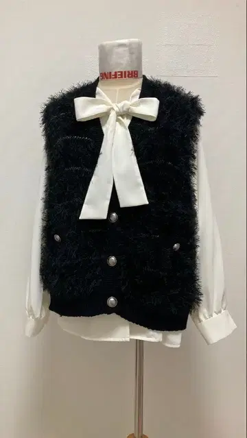 새상품 PLUS OTO.HA aberei 니트 베스트 블랙 라메