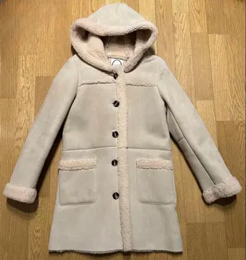 슈프림라라 무스탕 코트