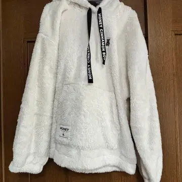 HONEY CINNAMON 플리스 화이트