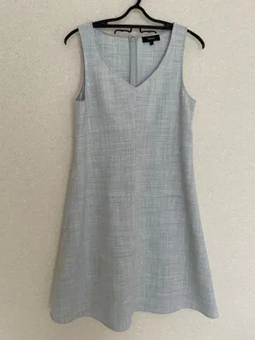 Theory 슬리브리스 무릎 기장 원피스 그레이