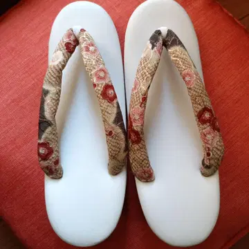 L 사이즈 꽃무늬 하나오의 화이트 조리