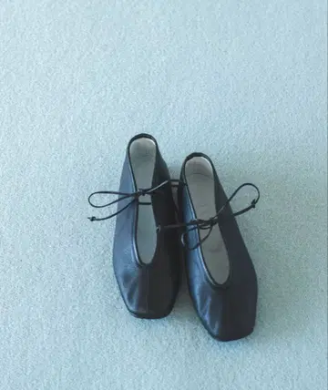 SUI 레이스업 슈즈 블랙