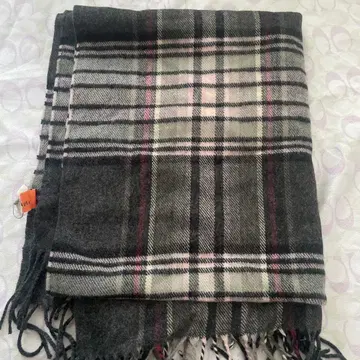 새상품 미사용 수나우나 체크 무늬 스톨 그레이 계열 핑크 머플러