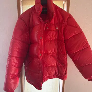 phoenix 레드 다운 자켓 지퍼 포켓 부착