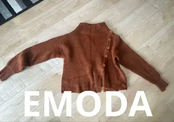 EMODA 에모다 BUTTON LINE KNIT