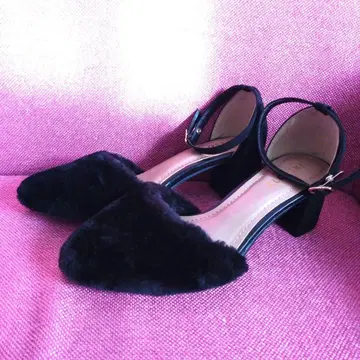 컨디션 최상 퍼 소재 스틸레토 하이힐