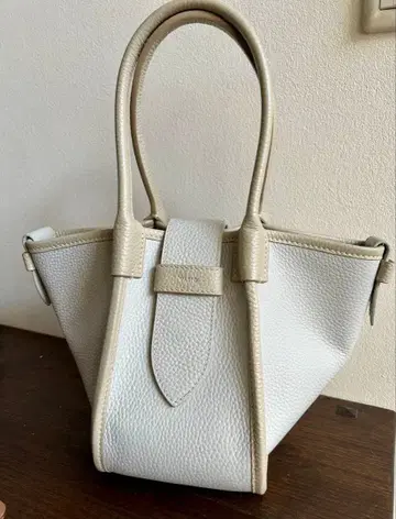 VASIC 화이트 가죽 핸드백