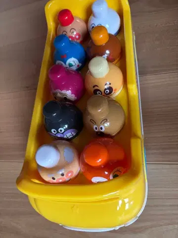 반다이 세어 쌓는 버스