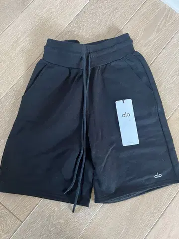 Alo Yoga 블랙 숏팬츠 XS