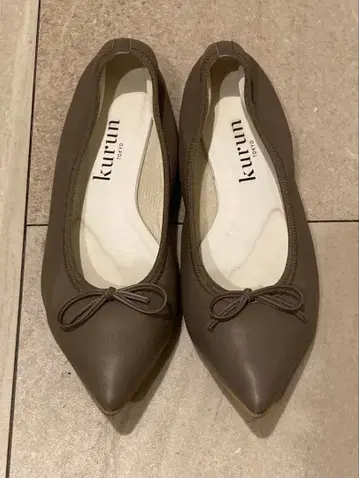 kurun TOKYO 스무스 그레이지 스틸레토 플랫슈즈