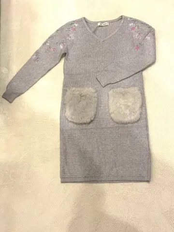 MISCH MASCH 자수 퍼 포켓 니트 원피스