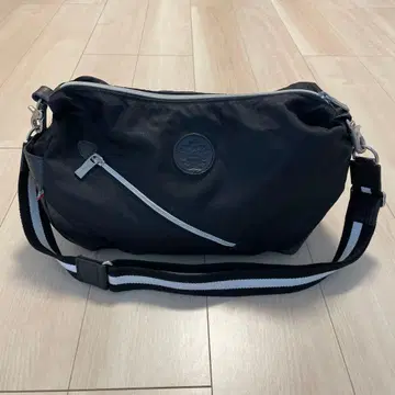 [ 오로비안코 ] 블랙 가죽 나일론 사선 숄더백