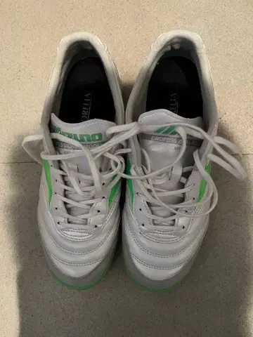 모렐리아 사라 PRO TF (25.5 슈퍼 화이트 펄/네온 그린)