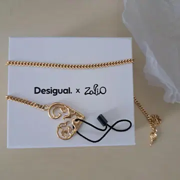 데시구알 초커 목걸이