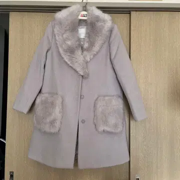 세실 맥비 퍼 코트