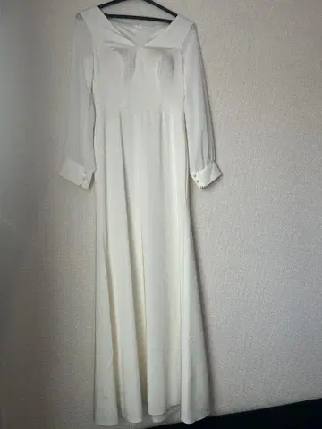 화이트 롱 드레스 V넥 긴팔
