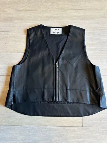 CYAN tokyo 블랙 에코 가죽 베스트