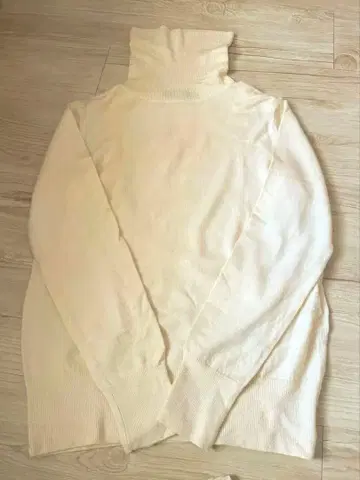 23구 터틀넥 니트