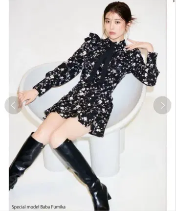 SNIDEL Sustainable 프린트 프릴 미니 원피스 꽃무늬