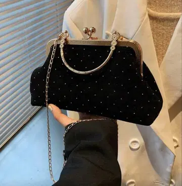 비쥬 장식 블랙 클러치백