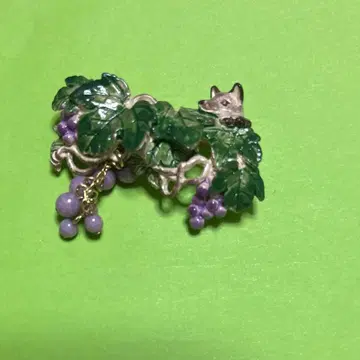 파르나토팍 샤토 여우 핑 브로치