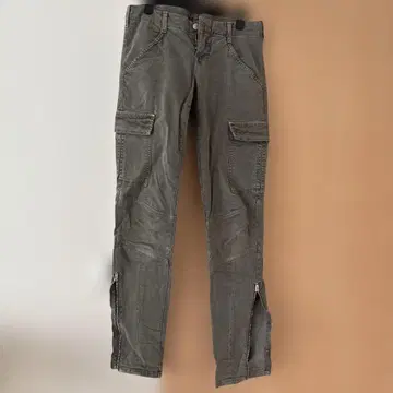 그레이 카고 팬츠 지퍼 달린 밑단