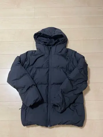 GU 블랙 다운 자켓 후드 부착