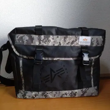 ALPHA INDUSTRIES 숄더백 카모플라쥬