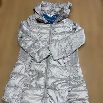 JEUNE MAMAN 후드 부착 실버 다운 자켓