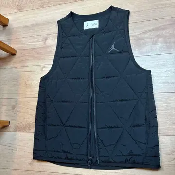 조던 블랙 퀼팅 베스트