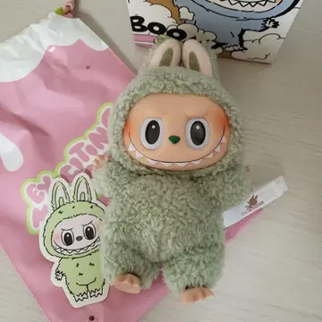 the monsters exciting macaron