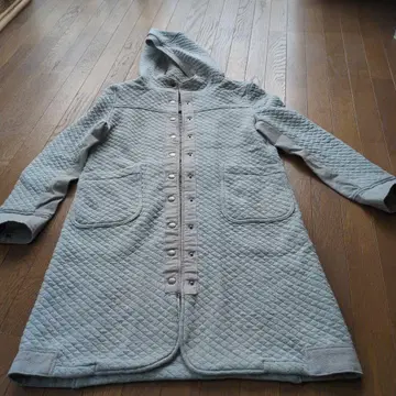 그레이 퀼팅 후드 부착 롱 코트