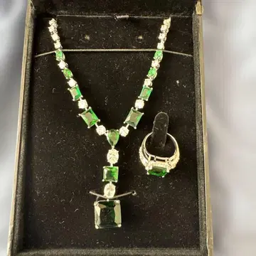 marie claire 그린 컬러 보석 목걸이와 반지 세트