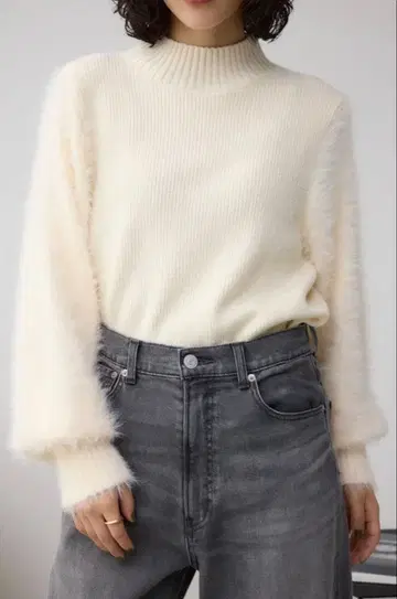 AZUL BY MOUSSY 푸와푸와 아이보리 니트