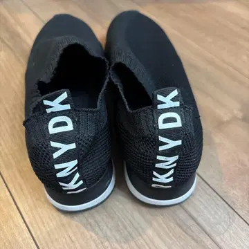 DKNY 블랙 슬립온 스니커즈