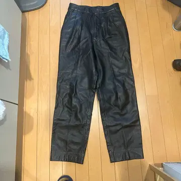 블랙 가죽 팬츠 스트레이트 스타일