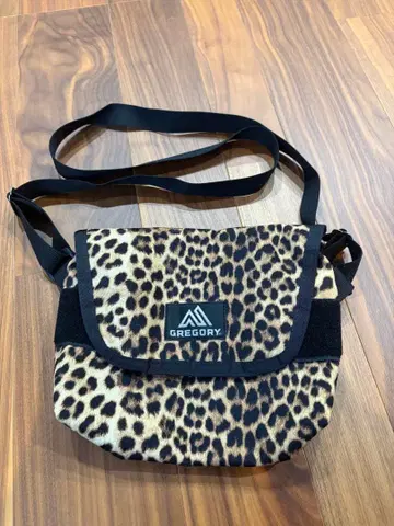 GREGORY 레오파드 무늬 숄더백 중형