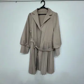 베이지 플리츠 트렌치코트 트렌치 원피스