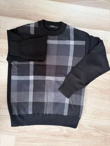 BLACK LABEL 그레이 계열 체크 무늬 니트 스웨터