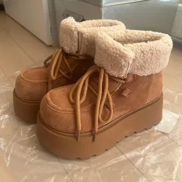 브라운 플랫폼 어그 부츠